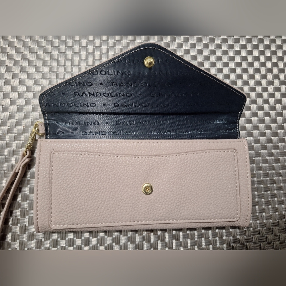 Bandolino Wallet - tan -NWOT - Picture 2 of 4